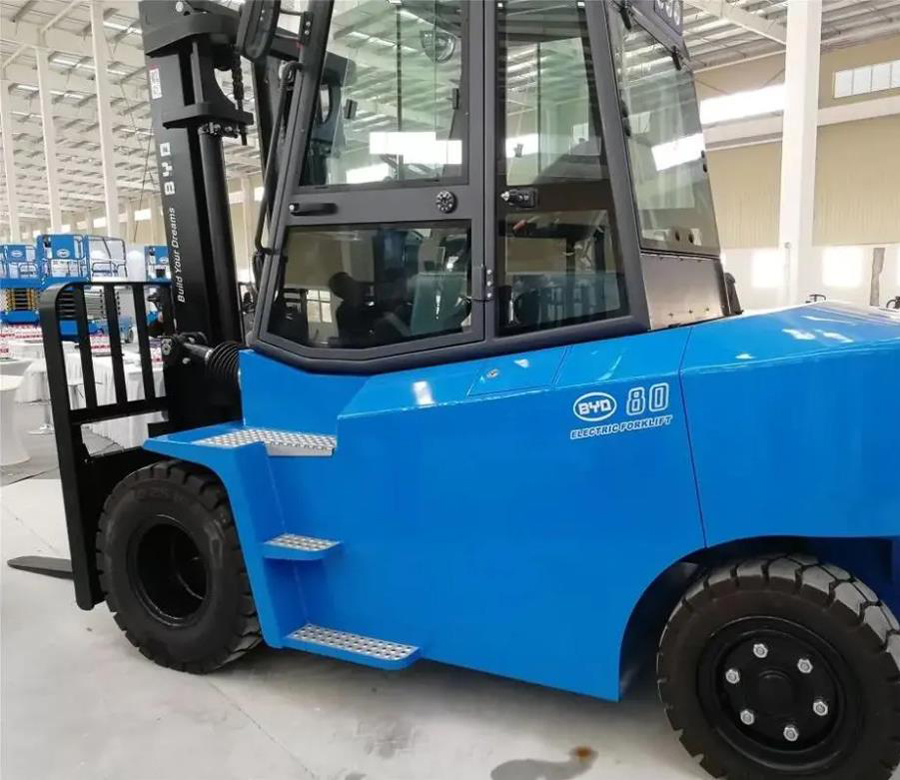比亞迪8噸新能源叉車租賃出租BYD新能源鋰電池電動叉車租賃