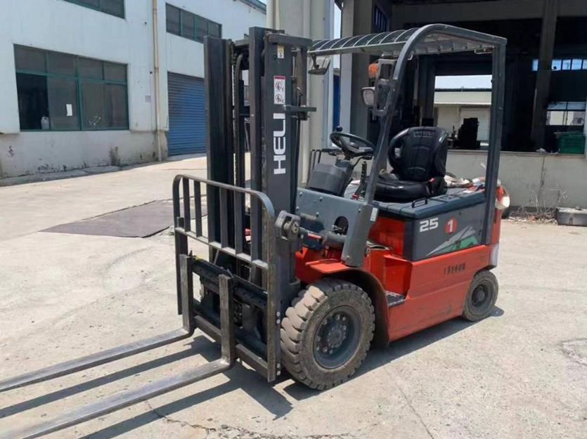 合力叉車2.5噸多少錢一臺(tái)二手合力2.5噸電動(dòng)叉車銷售電話
