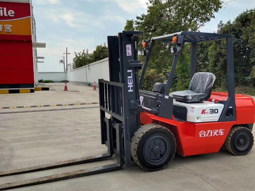 3噸叉車租賃費(fèi)大概多少錢合力電動(dòng)叉車3噸叉車出租價(jià)格