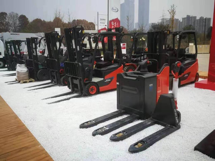 電動(dòng)平衡重叉車1.6-2.0噸租賃出租林德電動(dòng)平衡重叉車出租出售